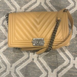 Boy leather crossbody bag Chanel beige in leather